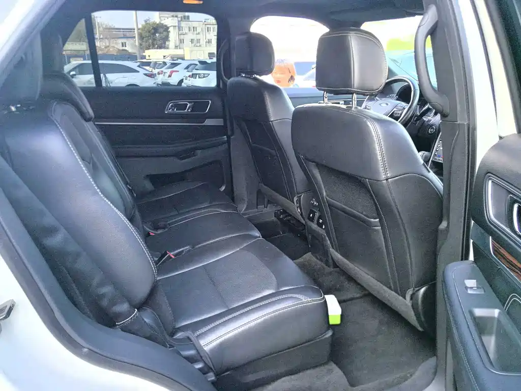 Ford Explorer (Import) — миниатюра 7