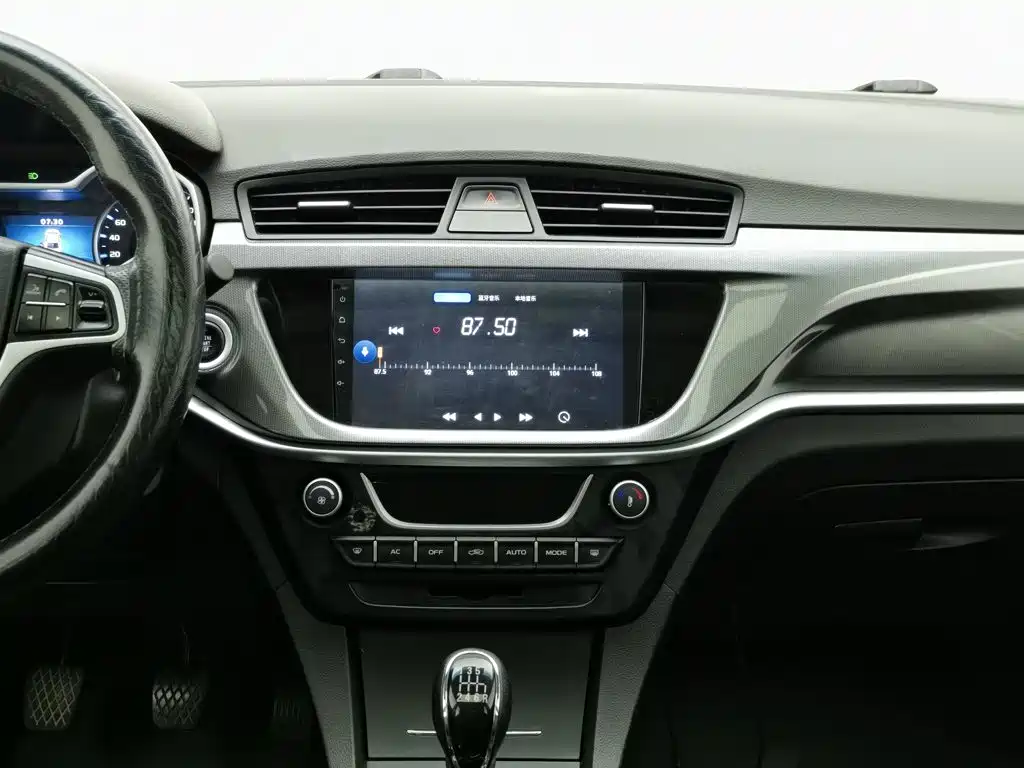 Geely Emgrand — миниатюра 12