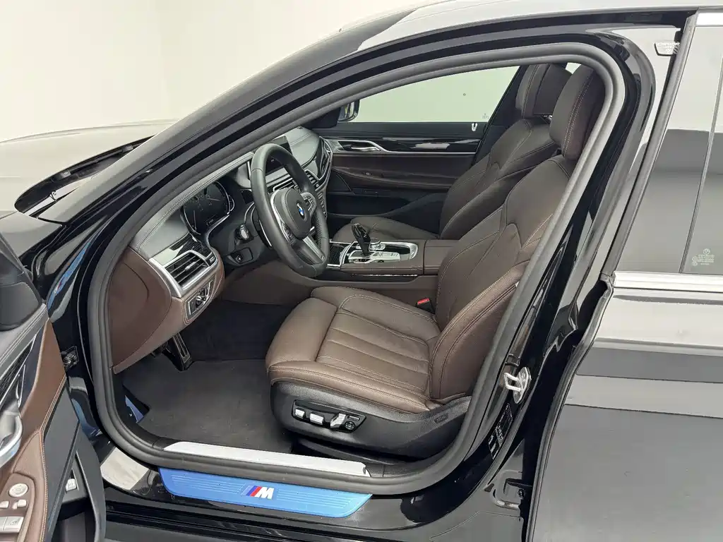 BMW 7 Series — миниатюра 18