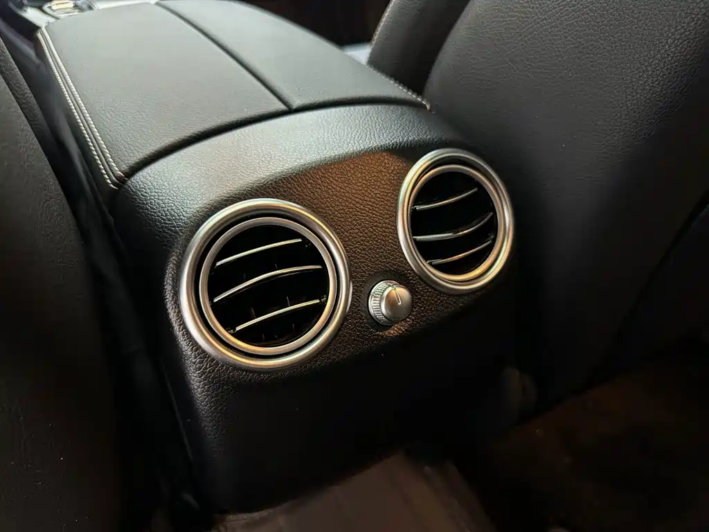 Mercedes-Benz EQC — миниатюра 18