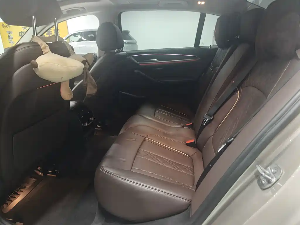 BMW 5 Series New Energy — миниатюра 7