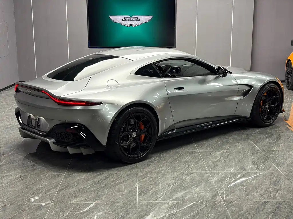 Aston Martin V8 Vantage — миниатюра 7
