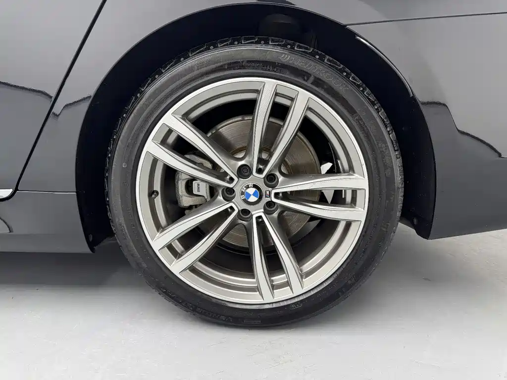 BMW 7 Series — миниатюра 9