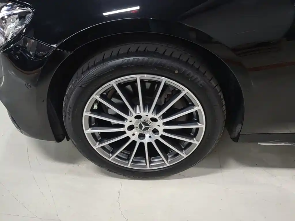 Mercedes-Benz E-Class — миниатюра 23