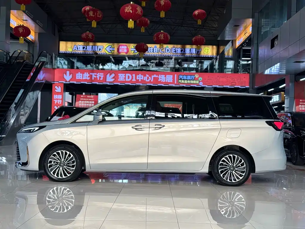 Buick GL8 Hybrid — миниатюра 6