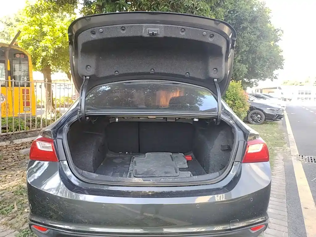 Chevrolet Malibu XL — миниатюра 19
