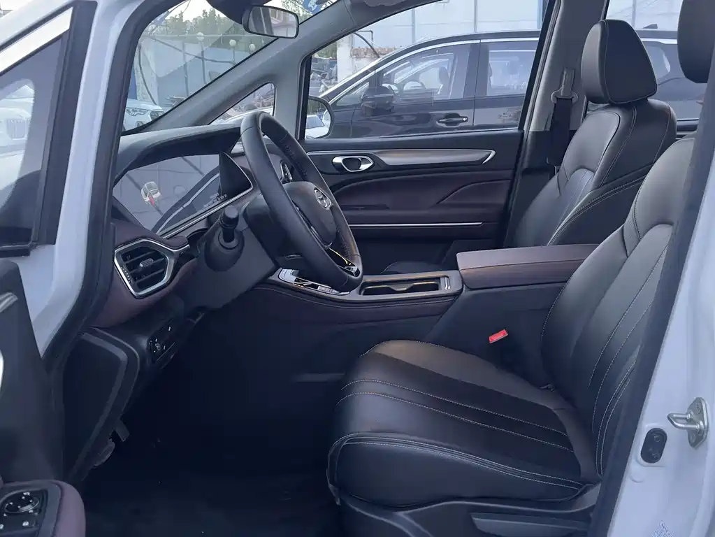 GAC Motor Trumpchi M6 — миниатюра 10