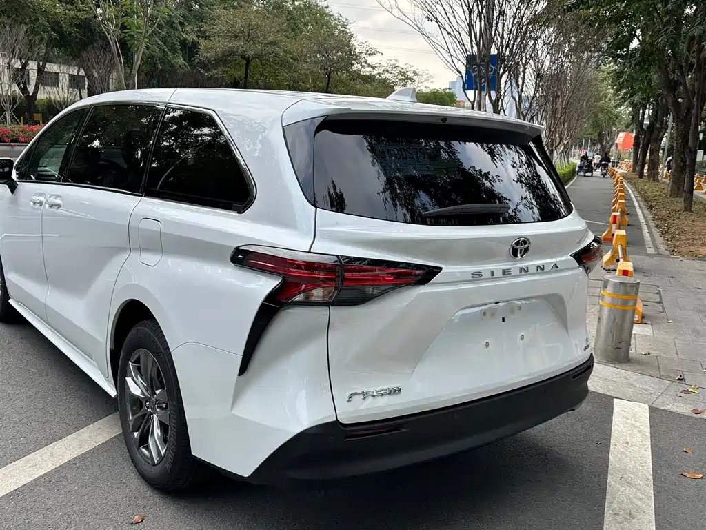 TOYOTA SIENNA