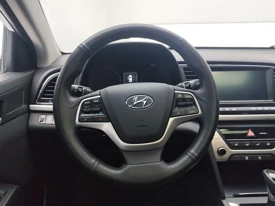 Hyundai Elantra — миниатюра 15