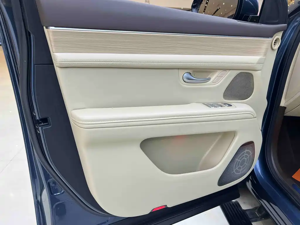 AITO ASK THE WORLD M7