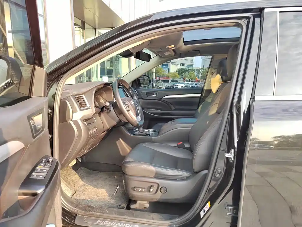Toyota Highlander 2021 2.0T Luxury 7 мест