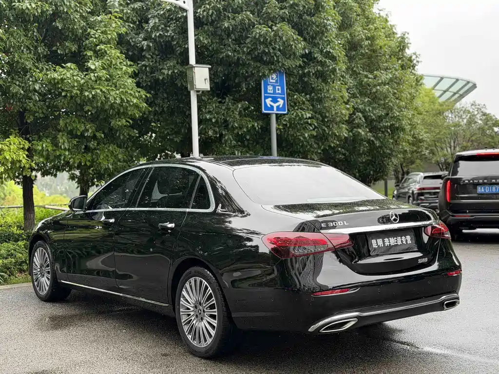 Mercedes-Benz E-Class — миниатюра 9