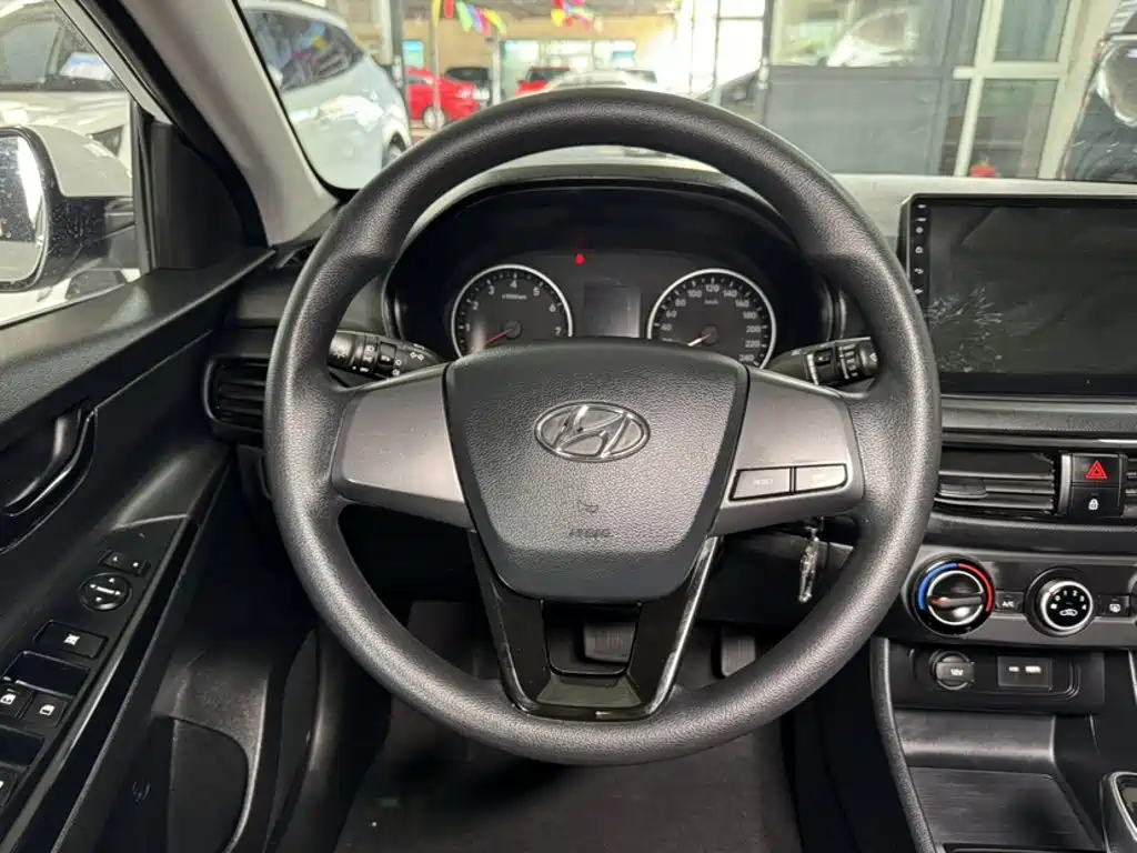 Hyundai Elantra — миниатюра 11