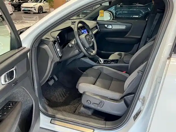Volvo XC40 — миниатюра 7