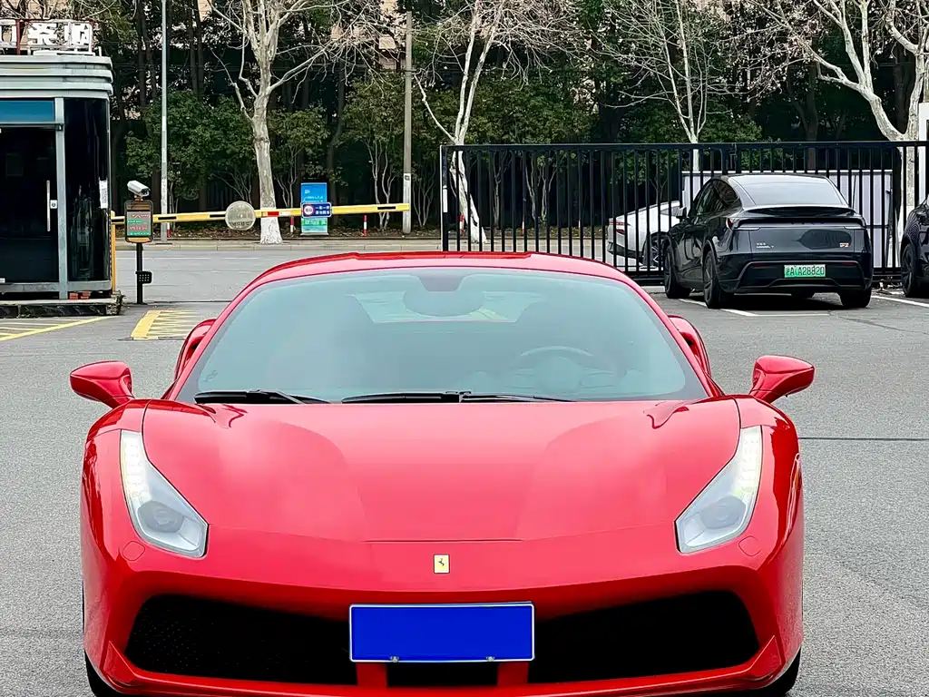 FERRARI 488