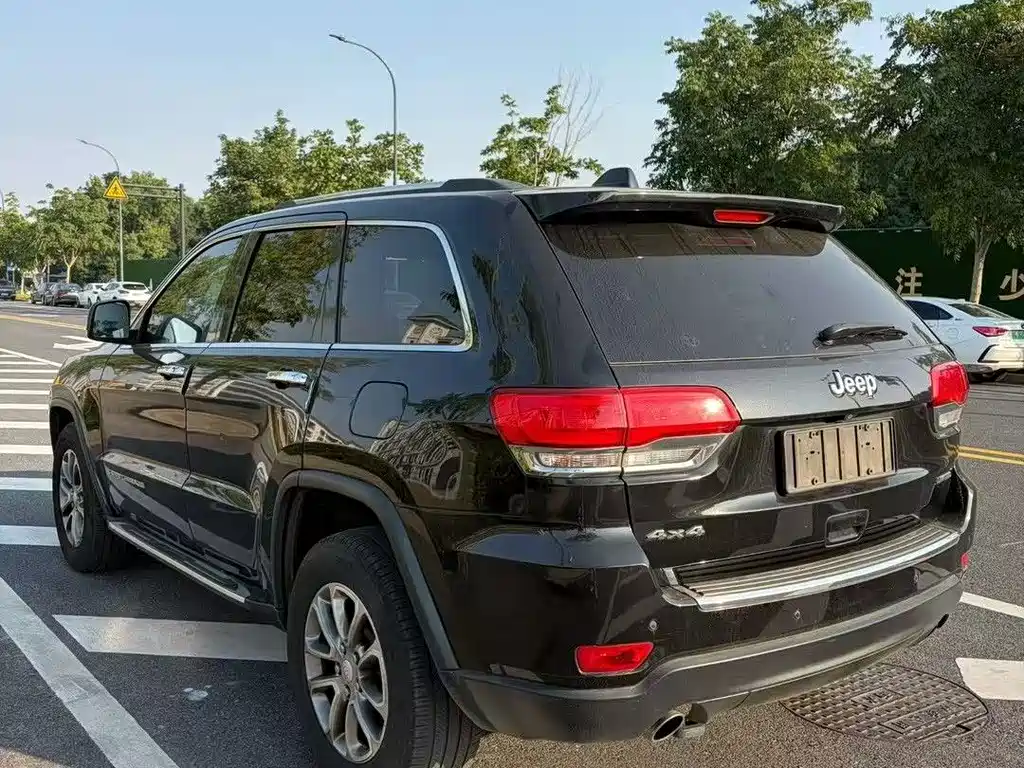 Jeep Grand Cherokee (Import) — миниатюра 6