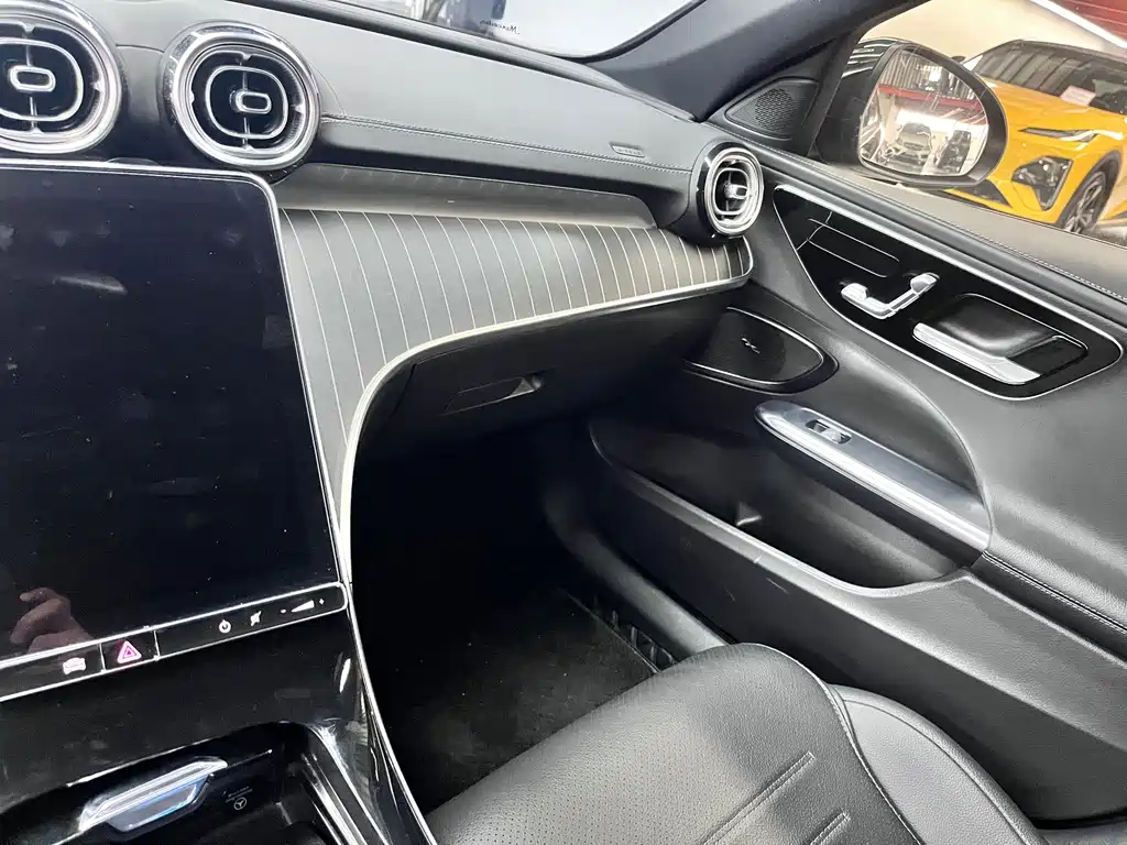 Mercedes-Benz C-Class — миниатюра 7