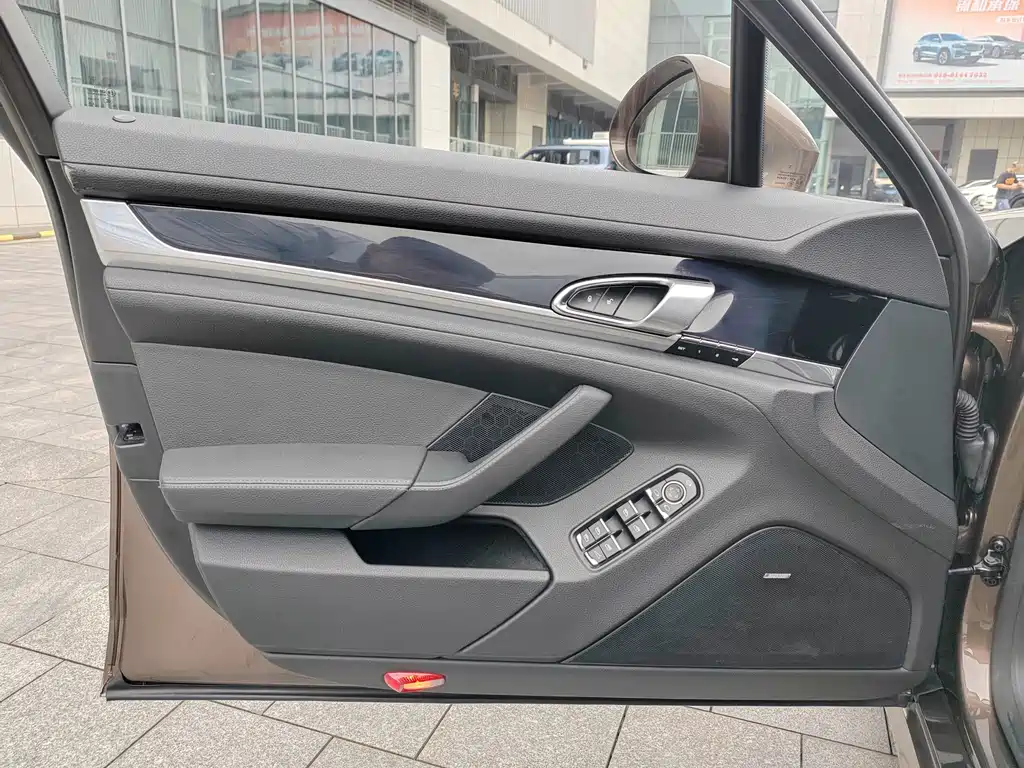 Porsche Panamera — миниатюра 5