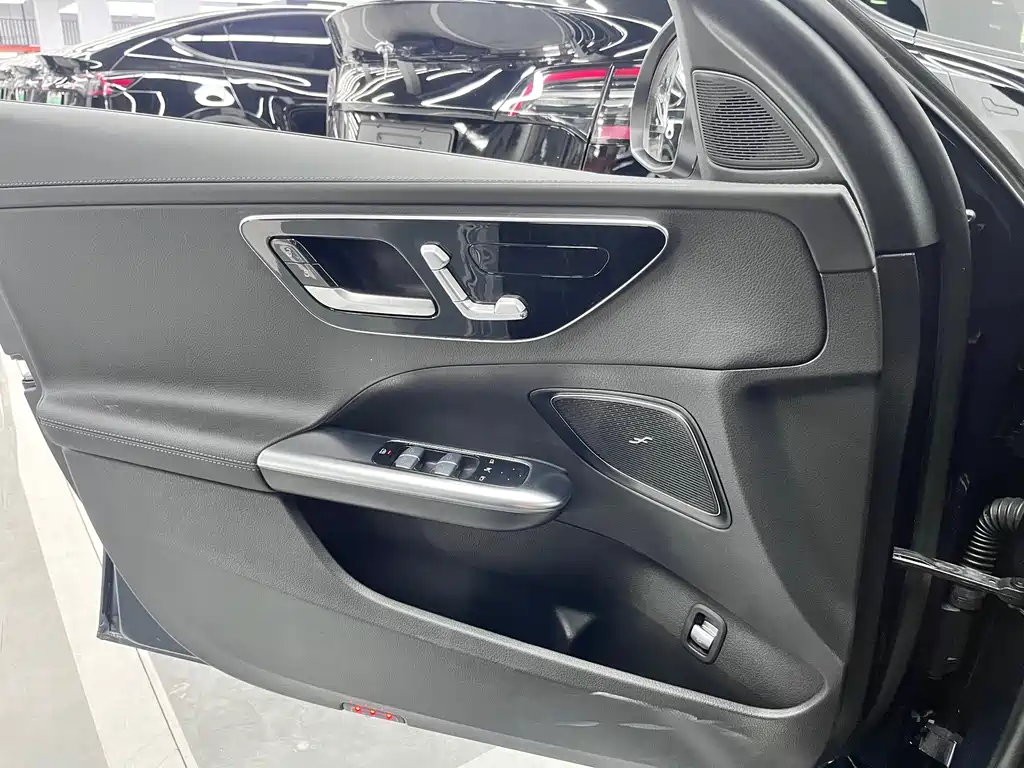 Mercedes-Benz C-Class — миниатюра 10