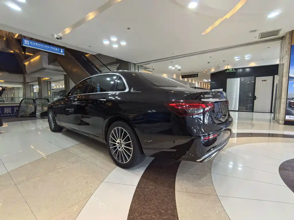 Mercedes-Benz E-Class — миниатюра 16