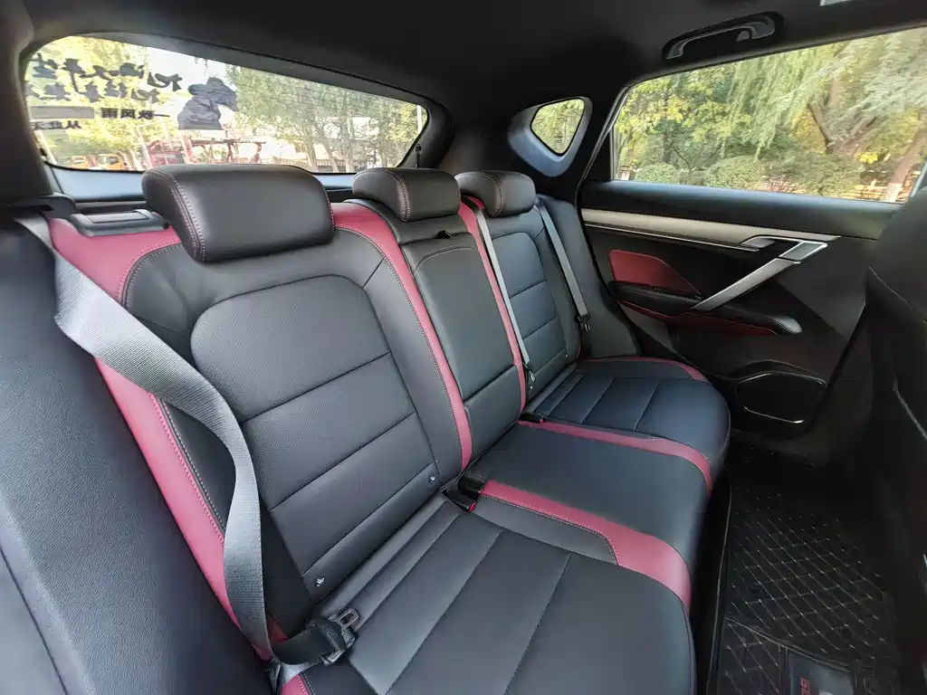 Geely Binyue — миниатюра 13