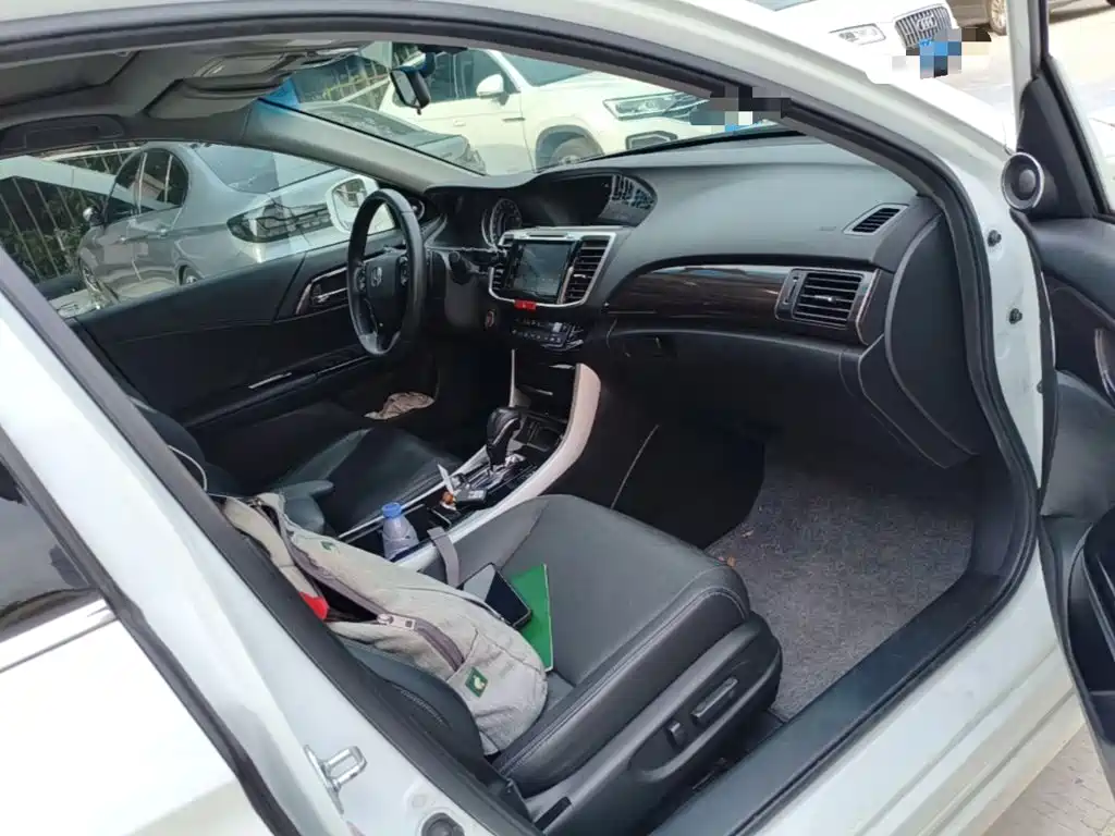 Honda Accord — миниатюра 17