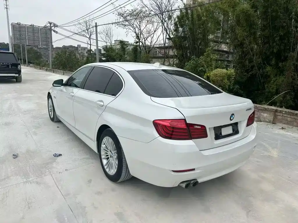 BMW 5 Series — миниатюра 7