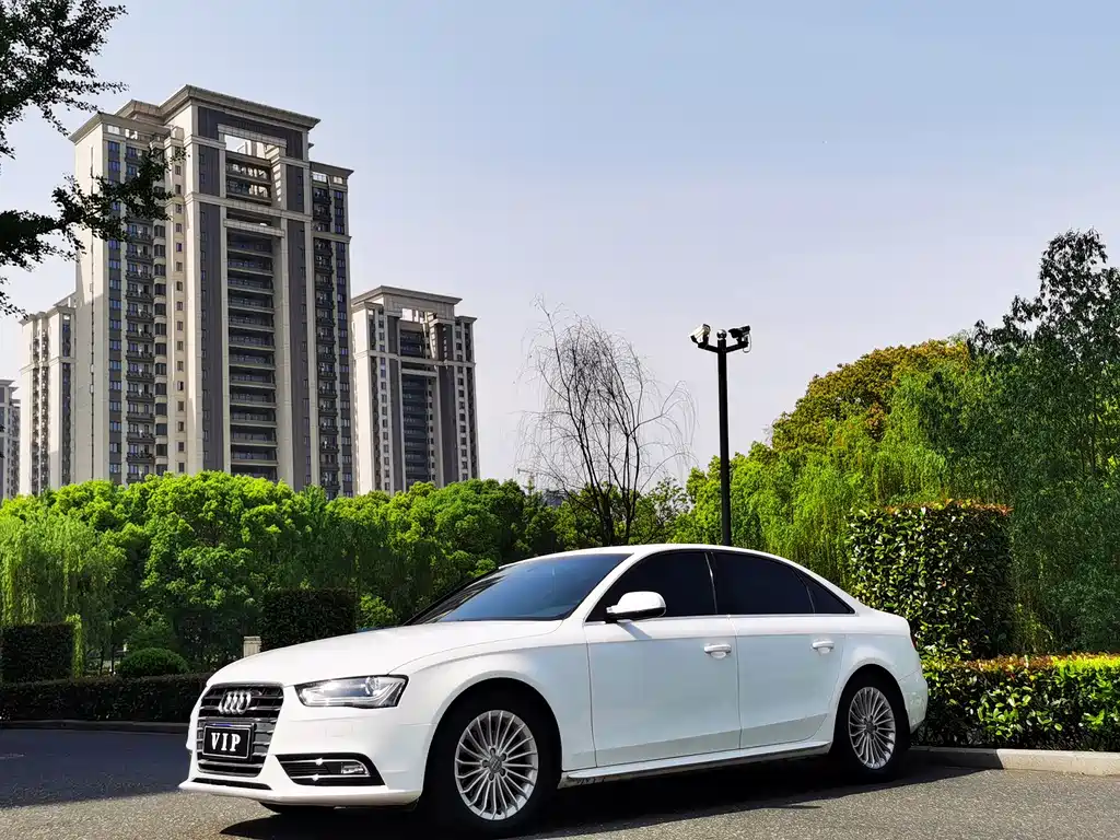 Audi A4L 2015