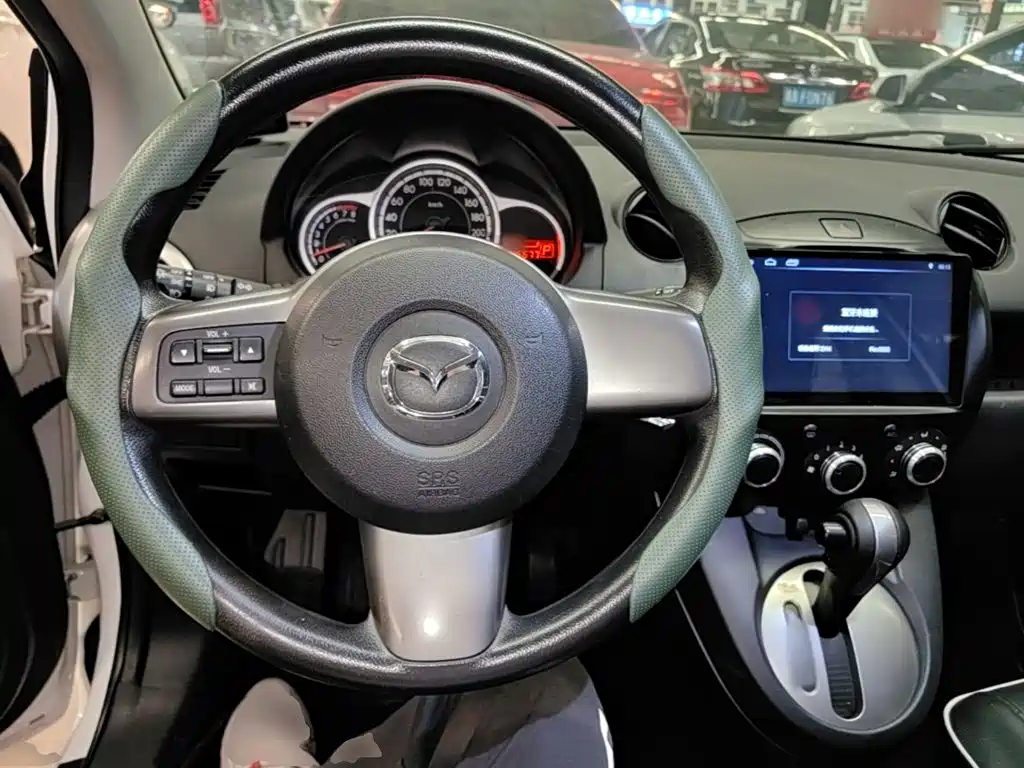 Mazda 2 — миниатюра 11
