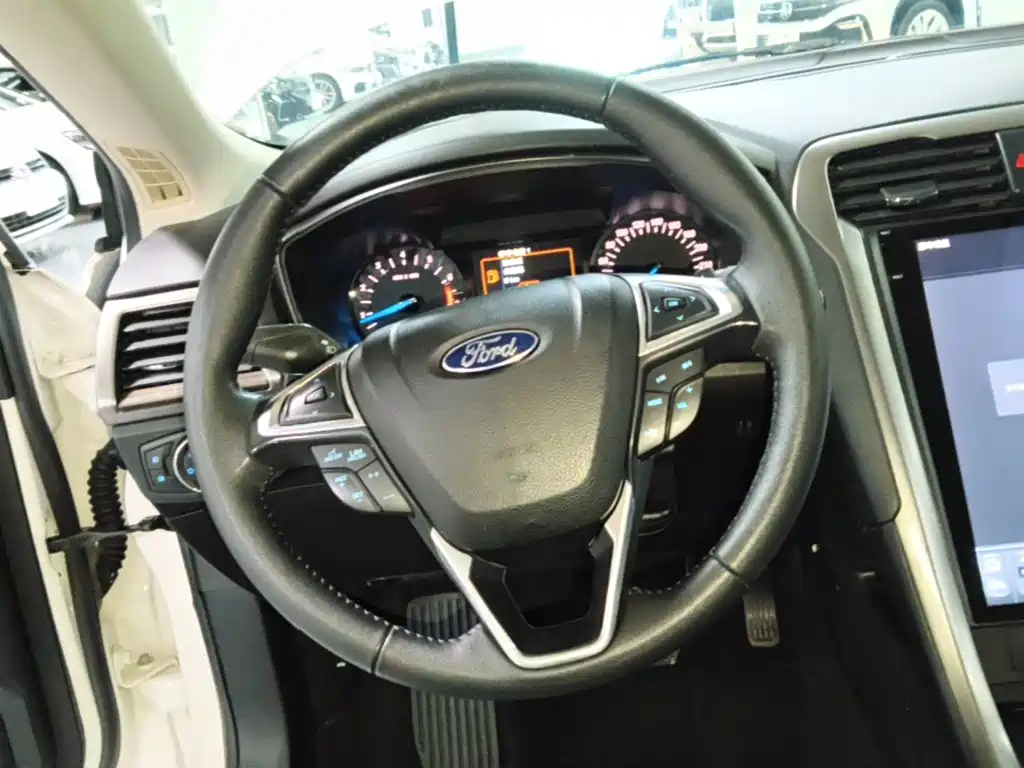 Ford Mondeo — миниатюра 7