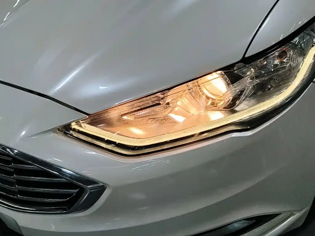 Ford Mondeo — миниатюра 18