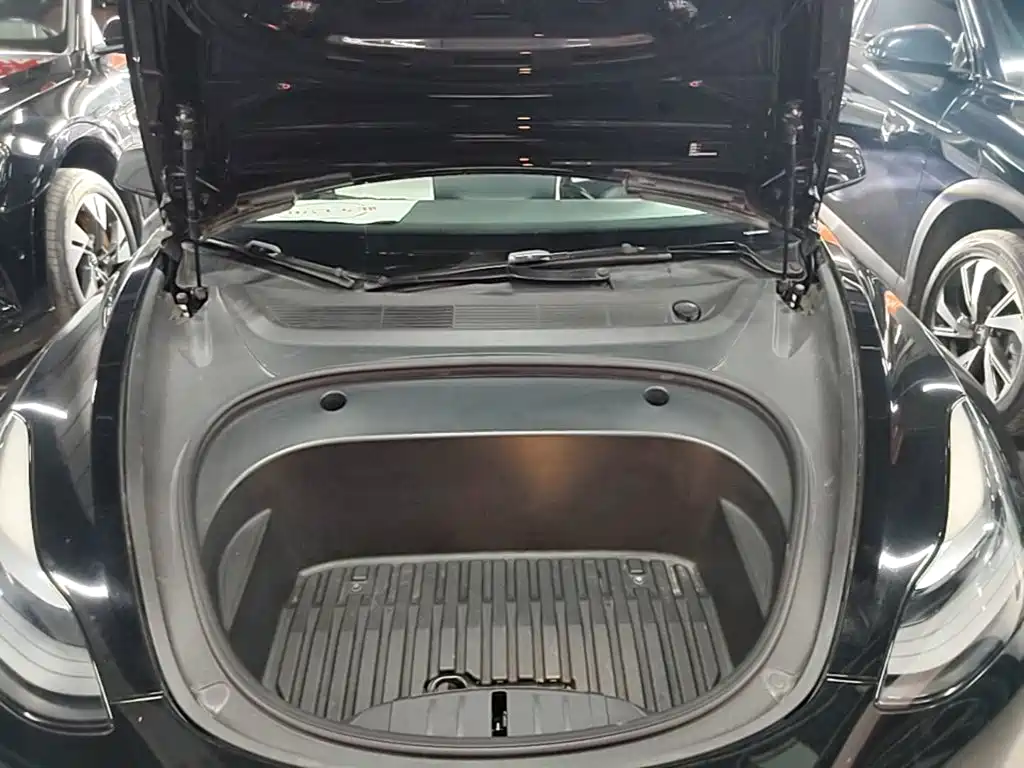 Tesla Model 3 — миниатюра 16