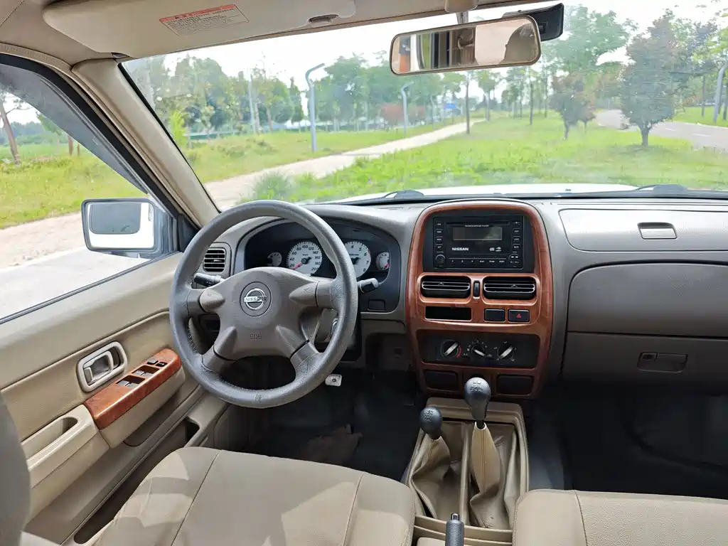 Nissan ZN 2012 2.4L 7 мест