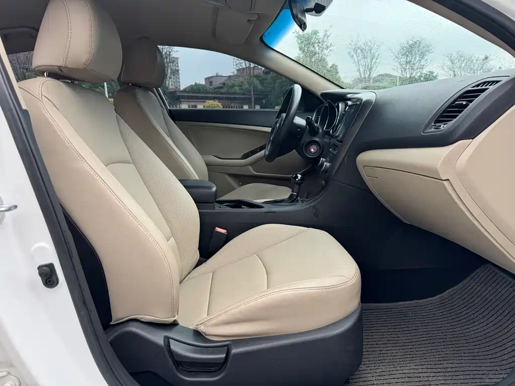 Kia K5 2015 2.0L AT GL