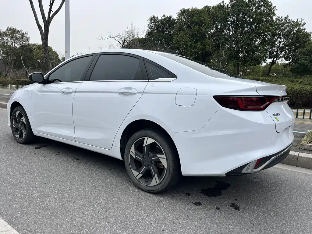 GEELY AUTOMOBILE EMGRAND L HIP