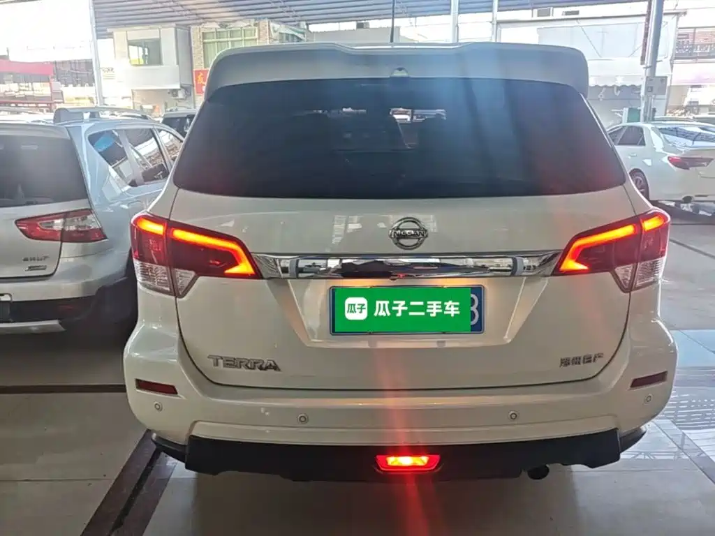 Nissan Terra — миниатюра 6