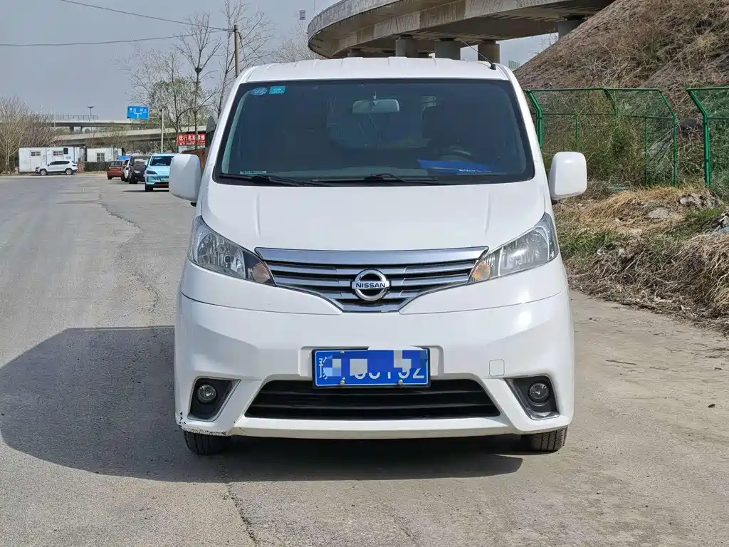 NISSAN NV200