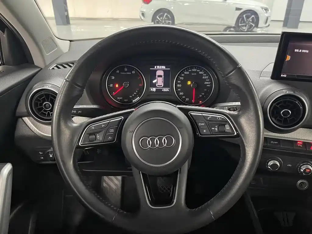Audi Q2L — миниатюра 8