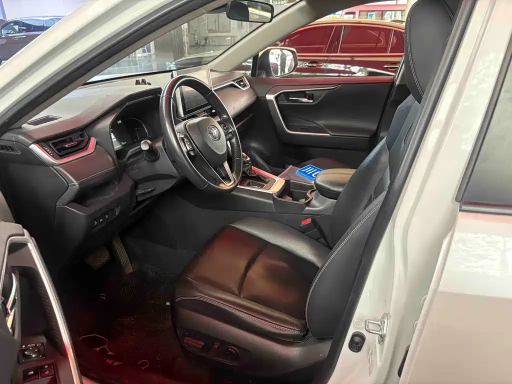 Toyota RAV4 — миниатюра 4