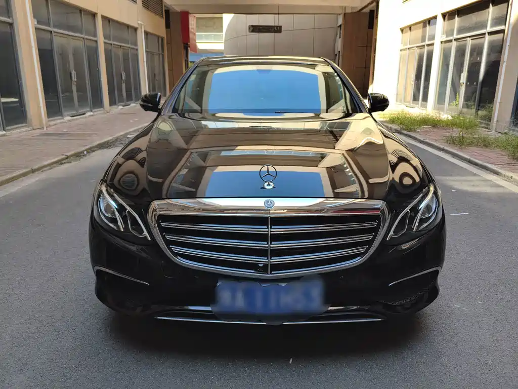 Mercedes-Benz E-Class — миниатюра 2