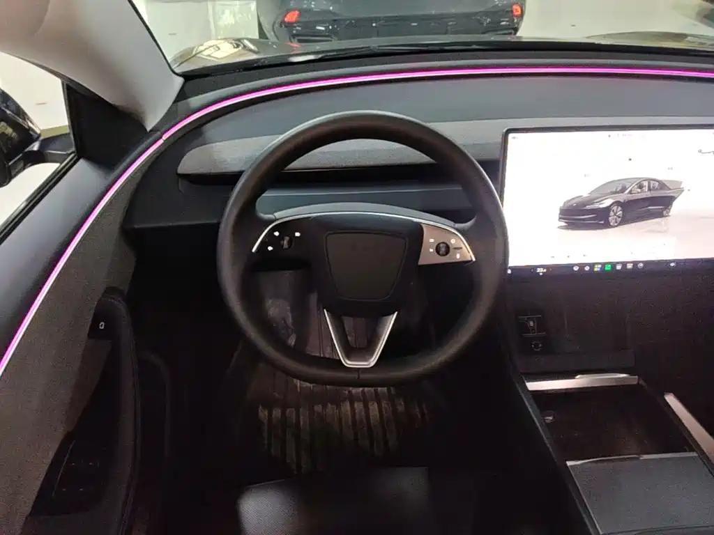 Tesla Model 3 — миниатюра 11