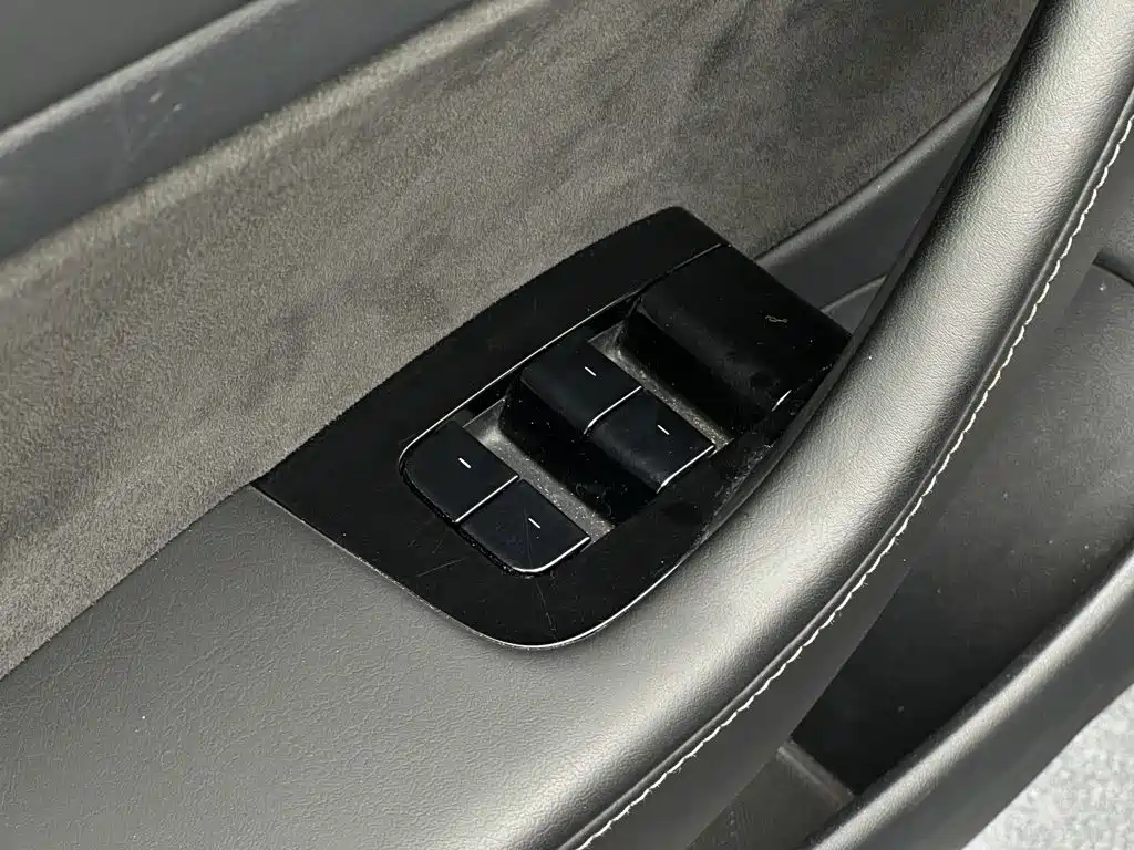 Tesla Model 3 — миниатюра 12