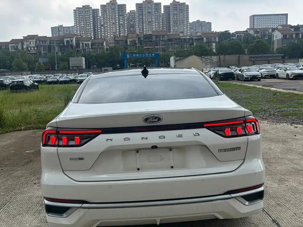 Ford Mondeo — миниатюра 8