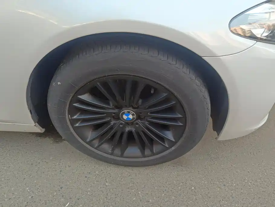 BMW 5 Series — миниатюра 6