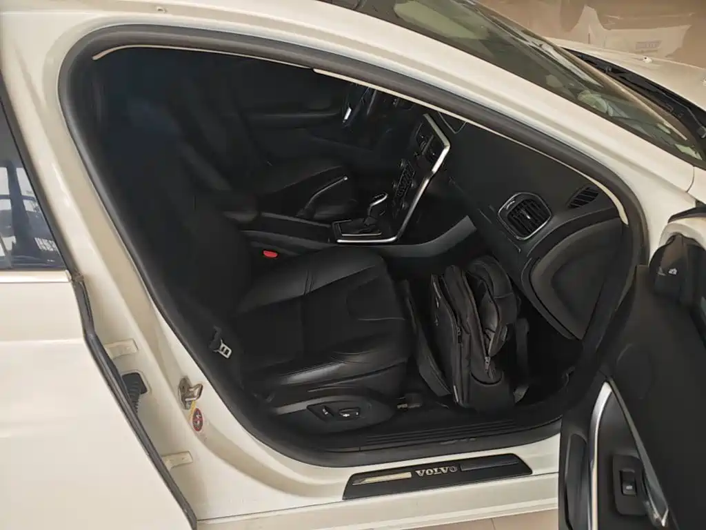 Volvo V40 — миниатюра 25