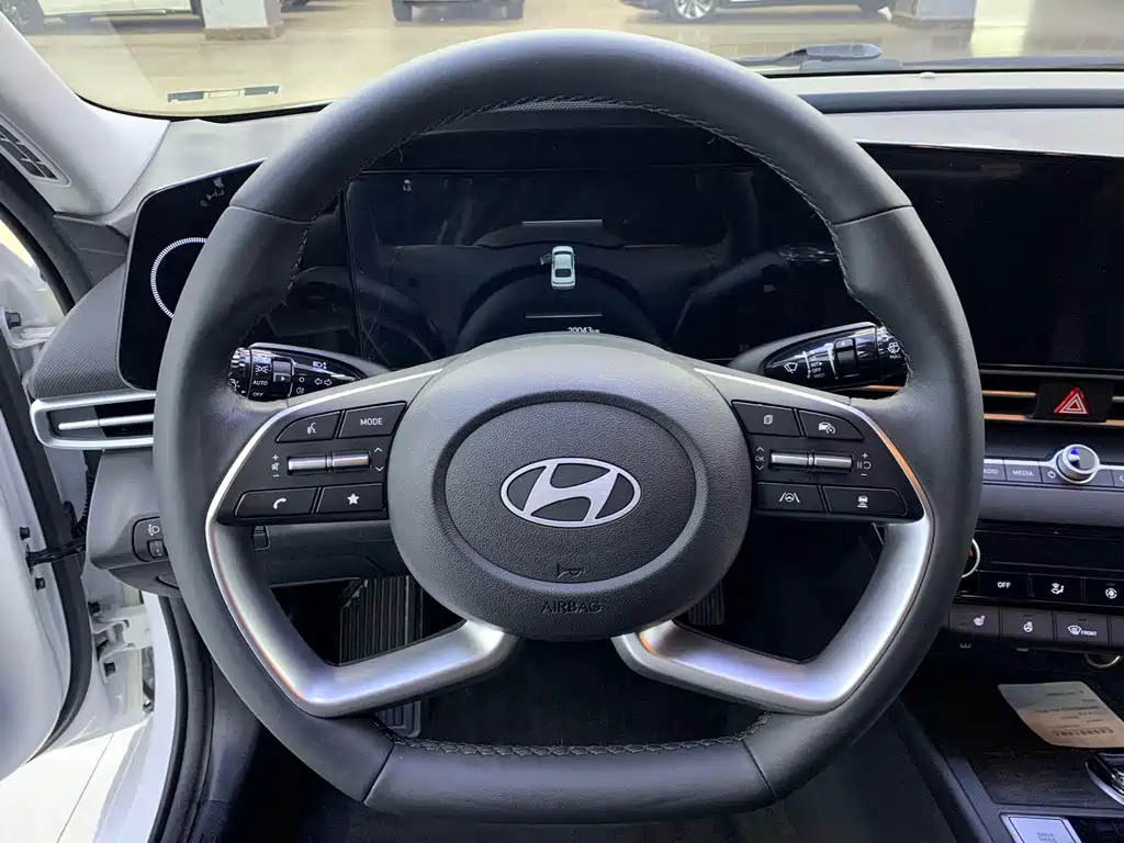 Hyundai Elantra — миниатюра 6