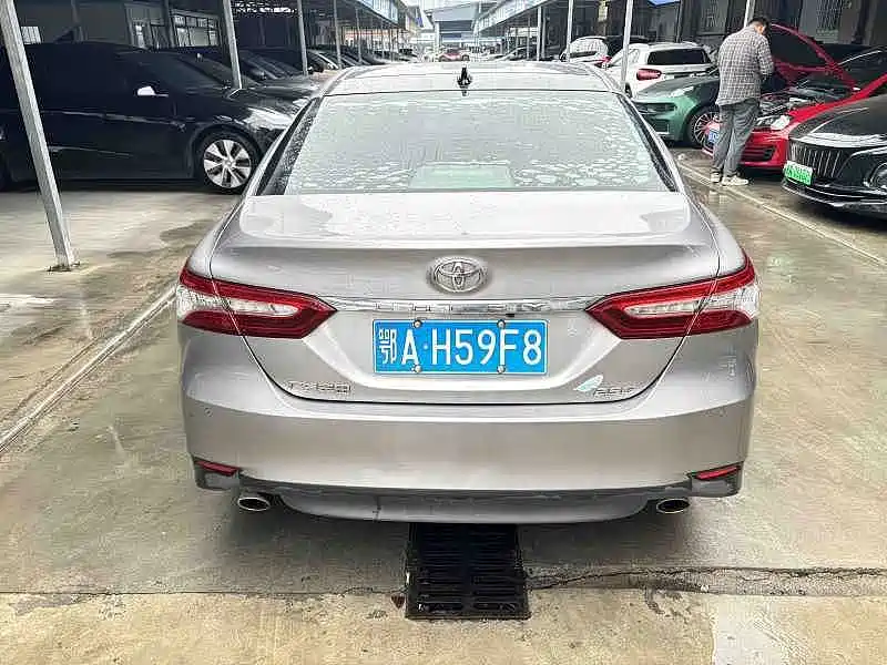 Toyota Camry — миниатюра 8