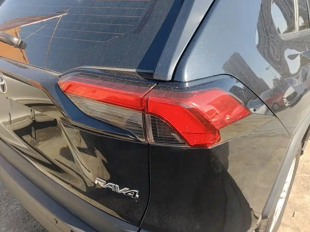 Toyota RAV4 — миниатюра 24