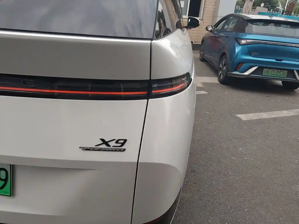 XPeng X9 — миниатюра 8