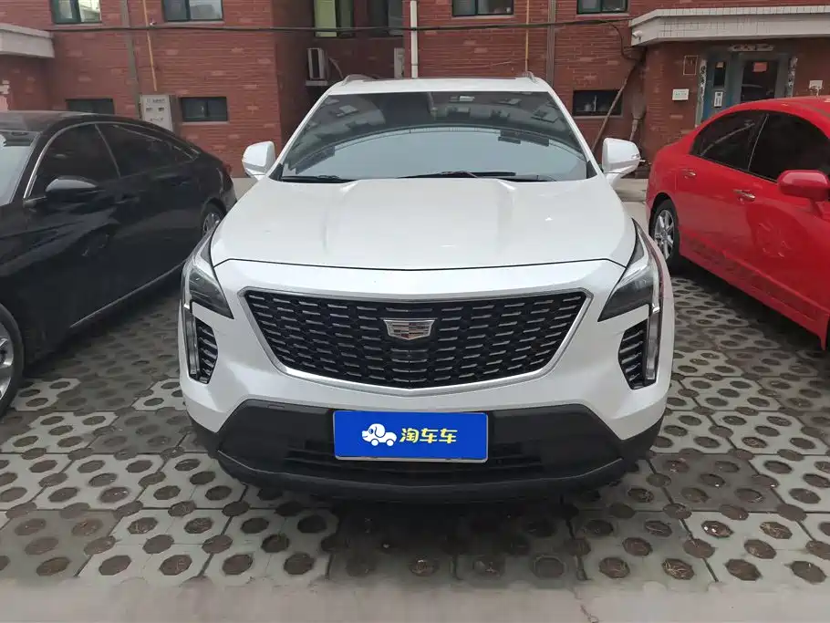 CADILLAC XT4